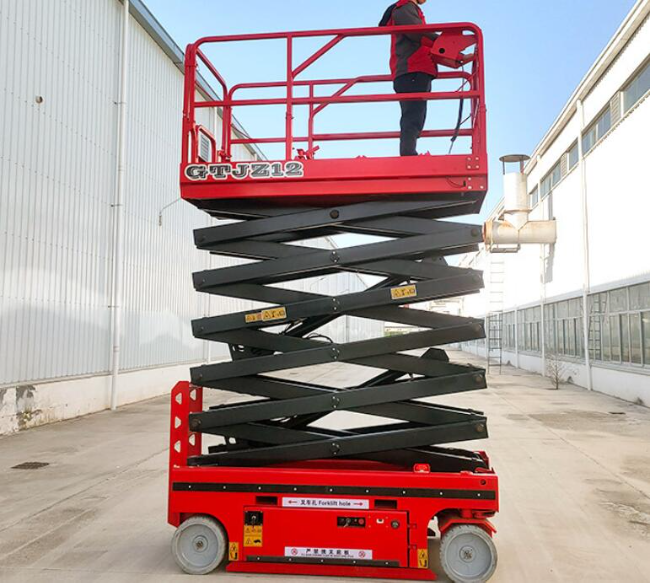 郊区自行走移动式升降机