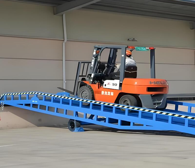郊区移动式卸货平台（叉车用）